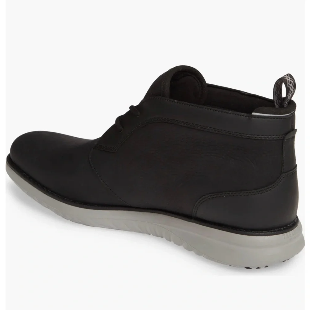 UGG Union Chukka Boot Men’s Black Leather Sz 11 Contemporary Minimalist career